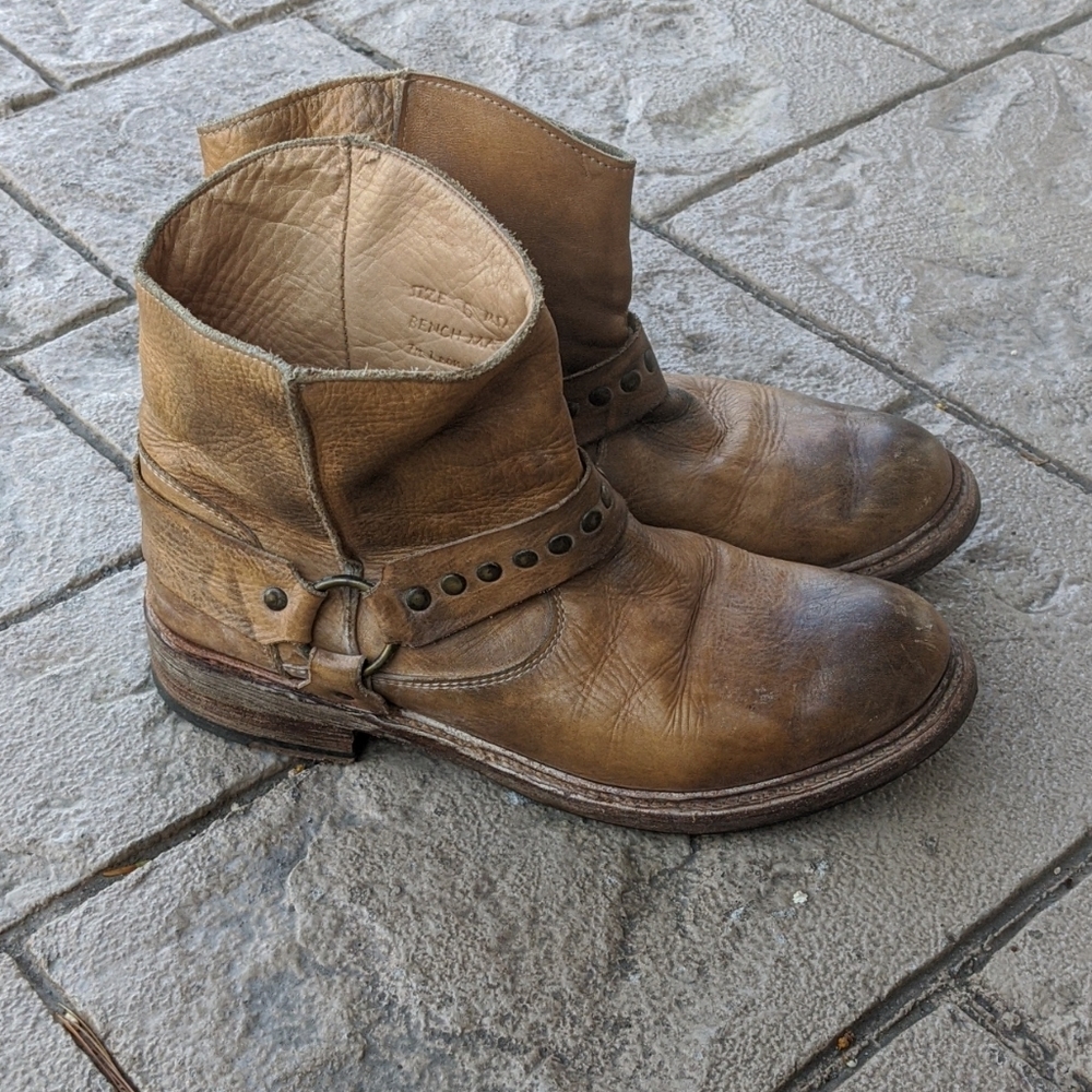Bed Stu bench made boots